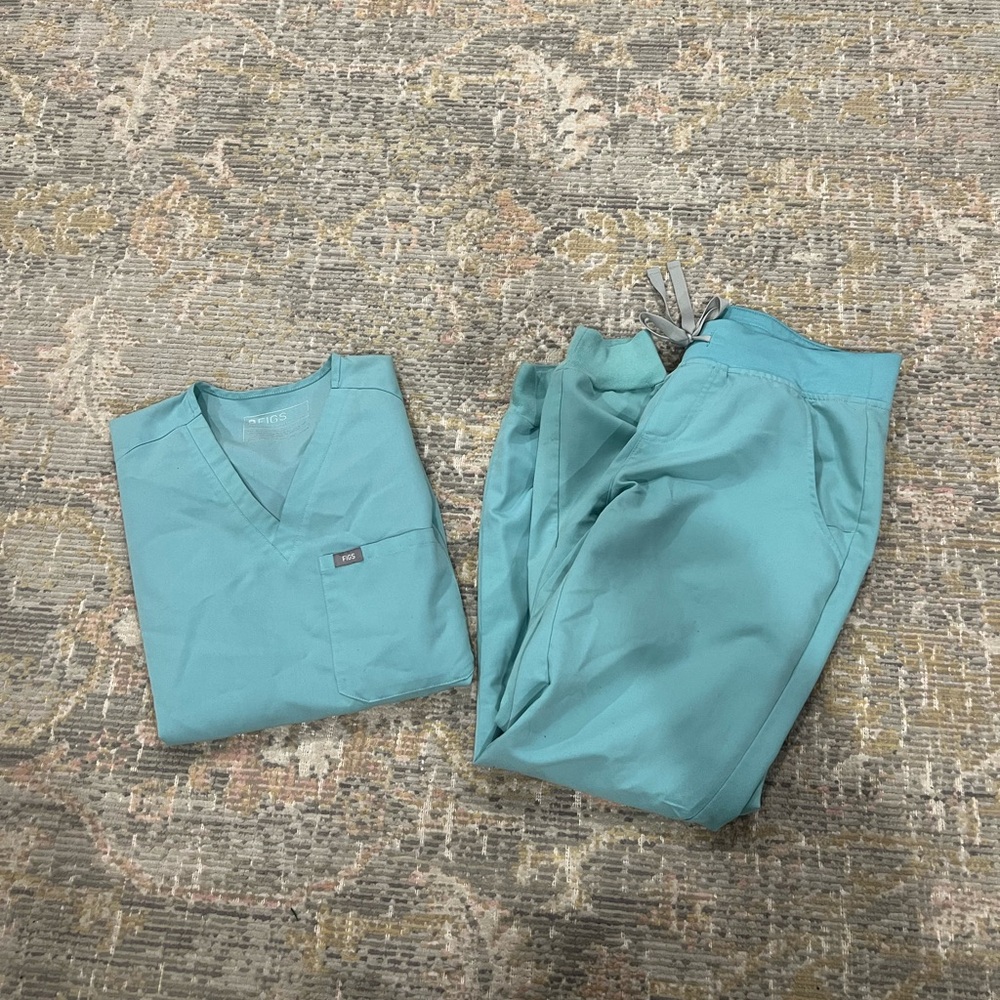 Figs seaglsss 
Xs One pocket top
XsP Zamora jogger